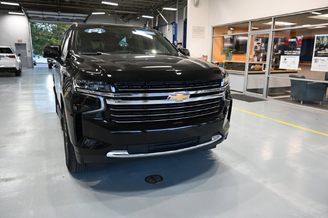 Used 2024 Chevrolet Tahoe LT w/ Luxury Package AWD/4WD image 3