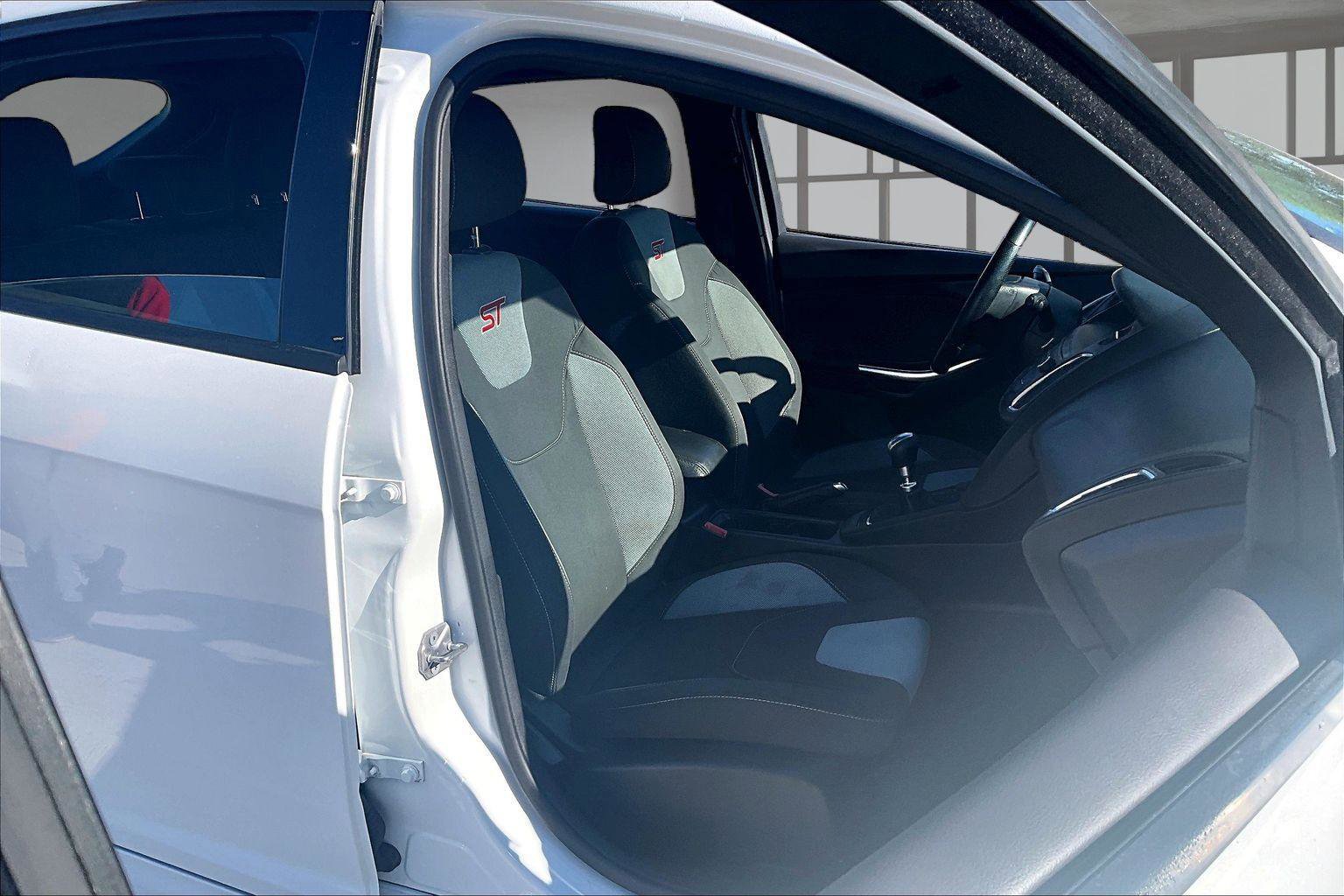 Used 2018 Ford Focus ST FWD image 8