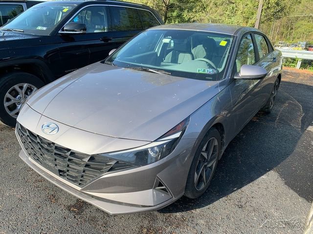 Used 2023 Hyundai Elantra SEL w/ Convenience Package image 1