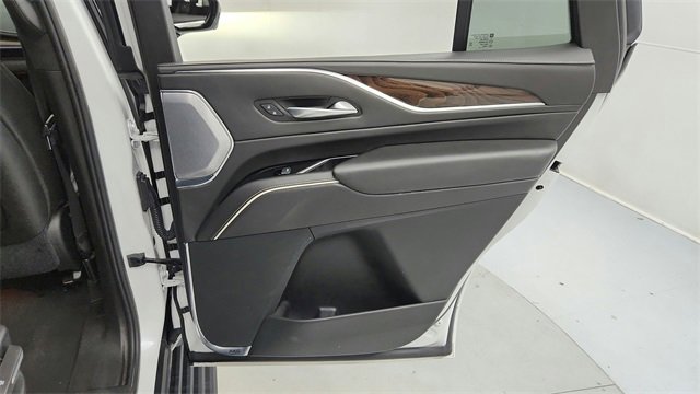 Used 2021 Cadillac Escalade Premium Luxury Platinum w/ Heavy-Duty Trailer Package image 21