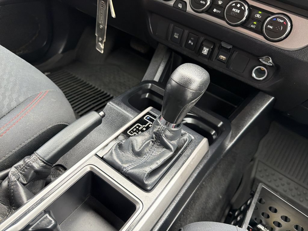 Used 2021 Toyota Tacoma SR5 AWD/4WD image 17