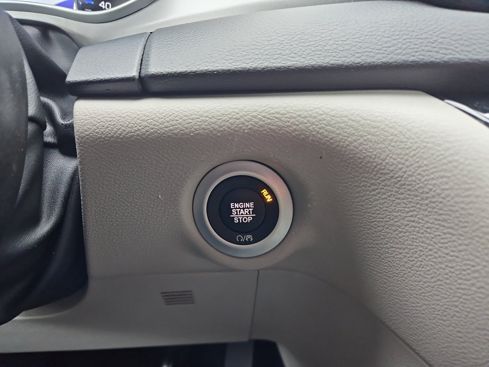 Used 2024 Chrysler Pacifica Touring-L FWD image 21