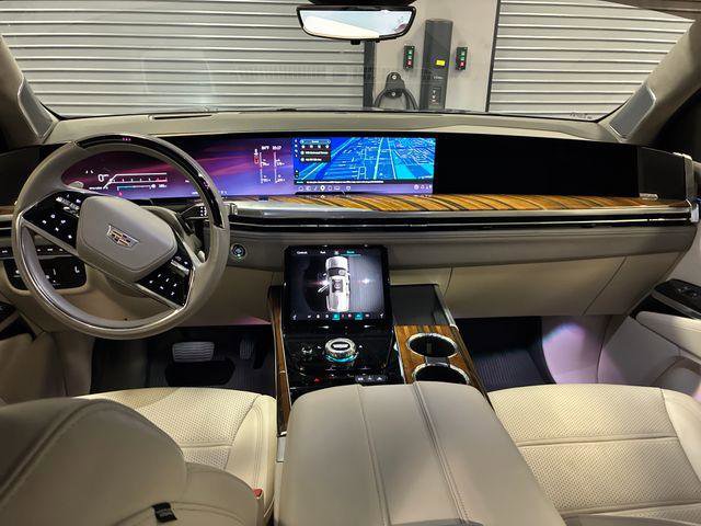 Used 2025 Cadillac Escalade ESV Sport Platinum w/ LPO, Floor Liner Package AWD/4WD image 44