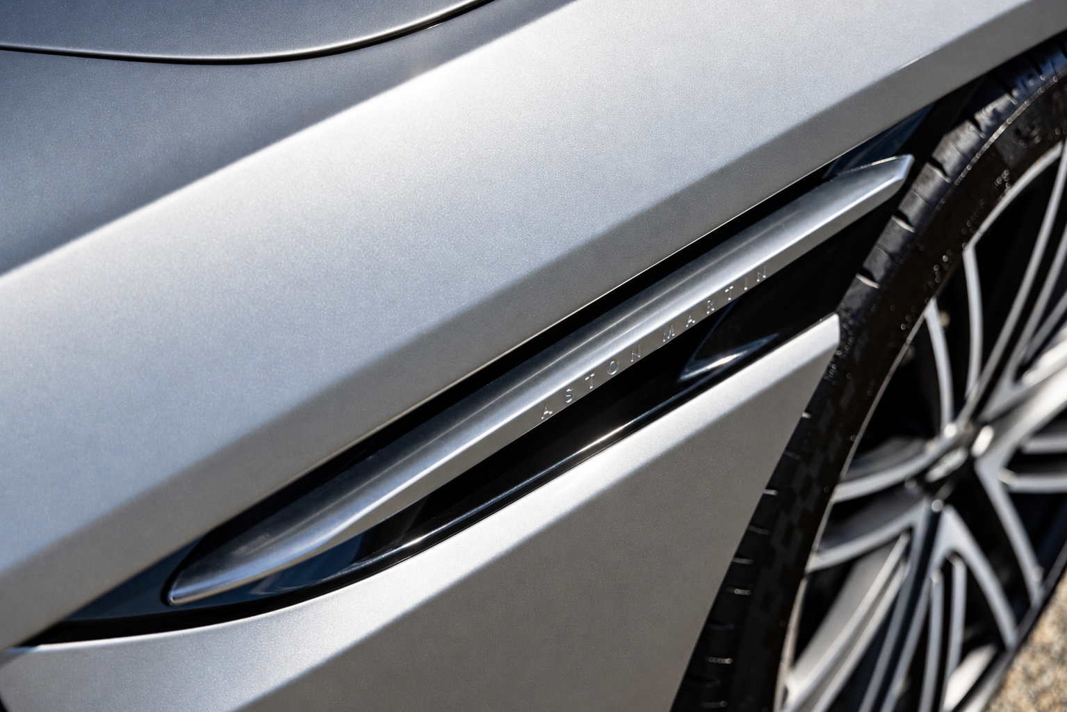 Used 2024 Aston Martin DB12 Convertible RWD image 29
