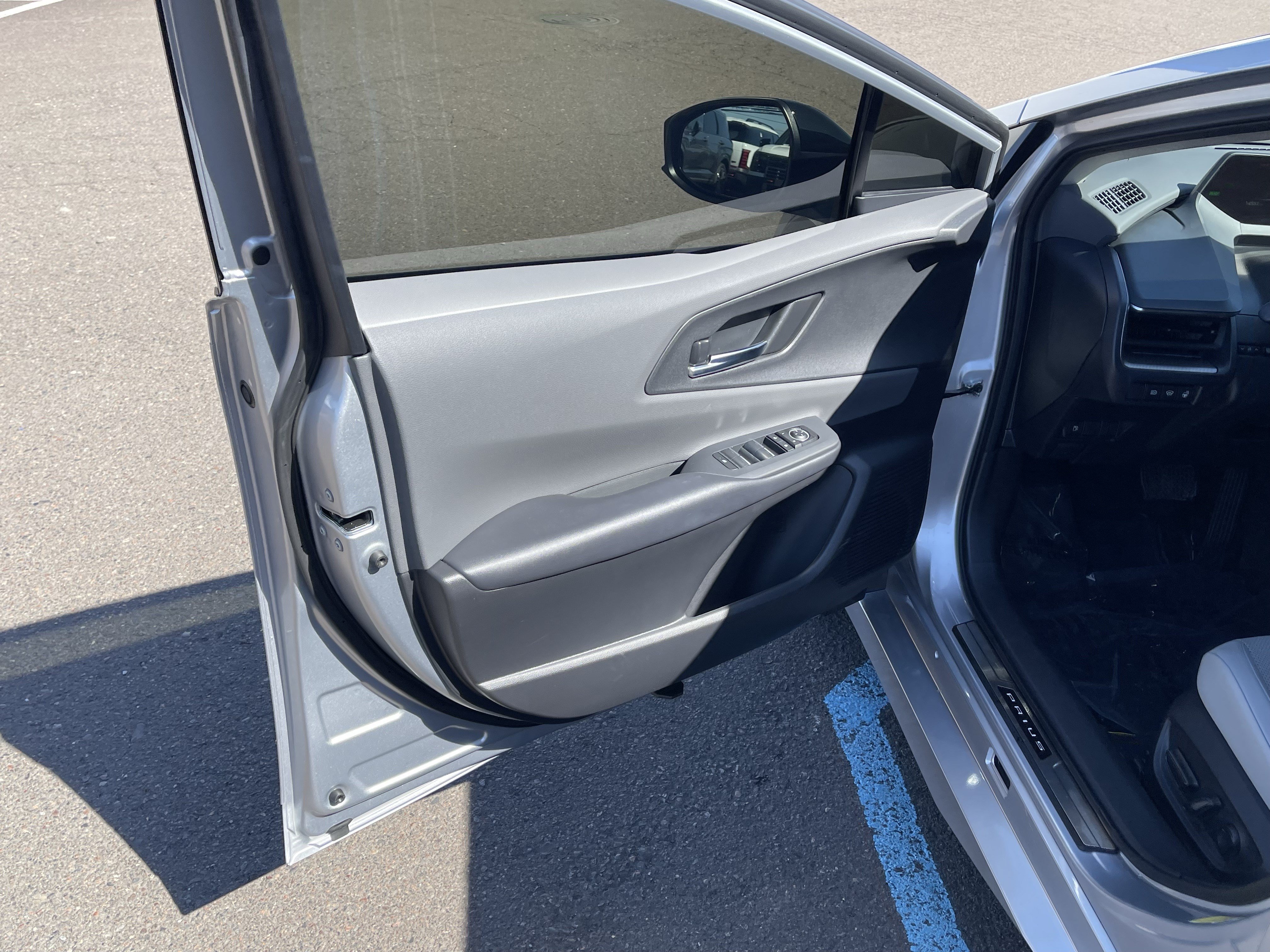 Used 2024 Toyota Prius XLE FWD image 16
