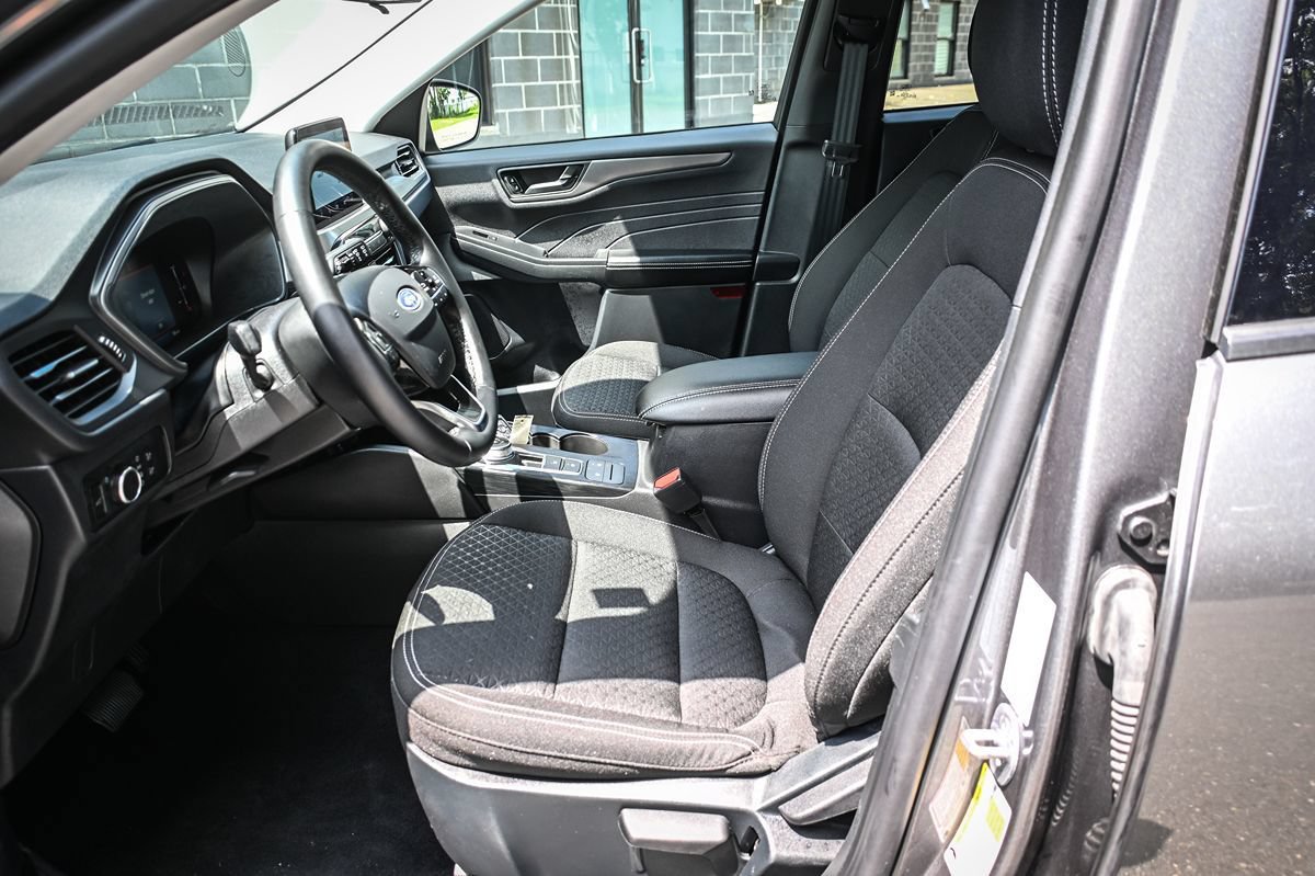 Used 2025 Ford Escape Active w/ Cold Weather Package AWD/4WD image 8