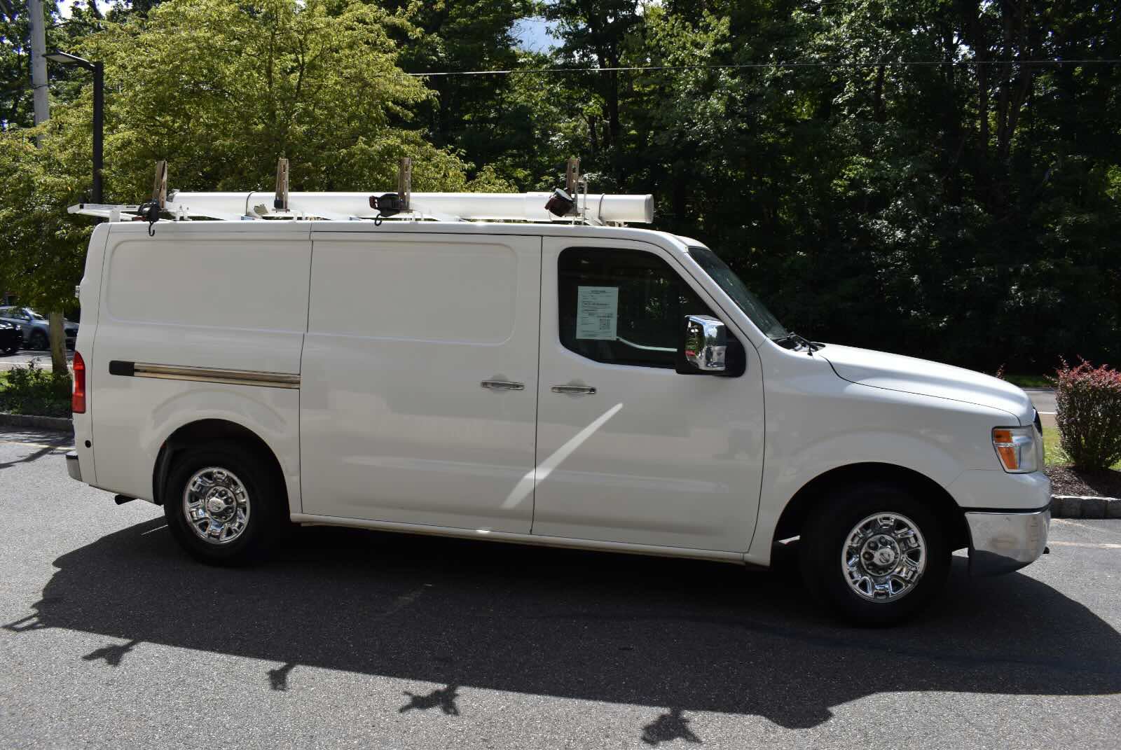 Used 2017 Nissan NV 3500 SL w/ Technology Package RWD image 3