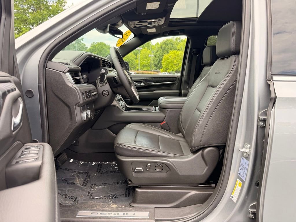 Used 2024 GMC Yukon XL Denali RWD image 25