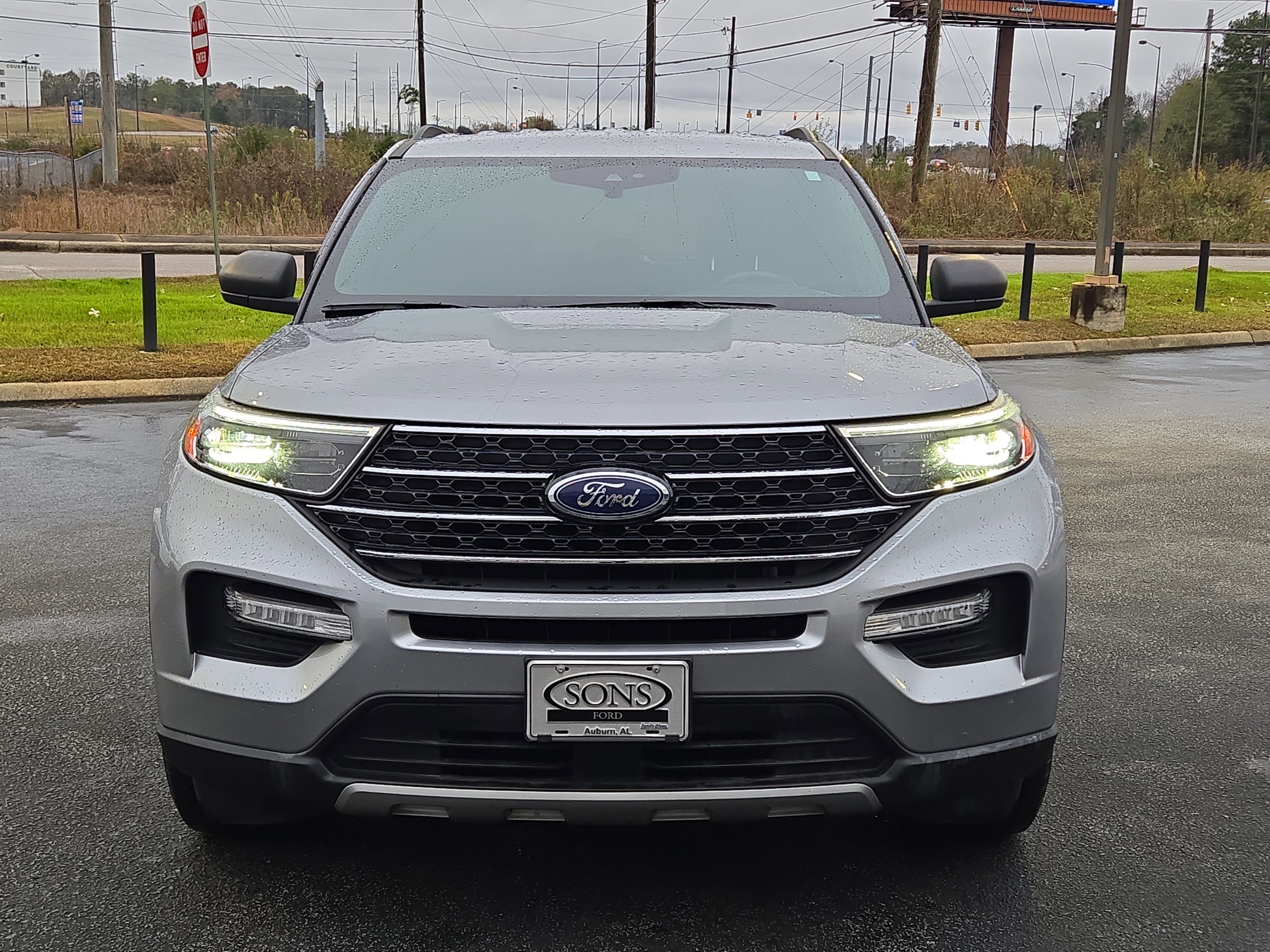 Used 2020 Ford Explorer XLT w/ Equipment Group 202A image 3