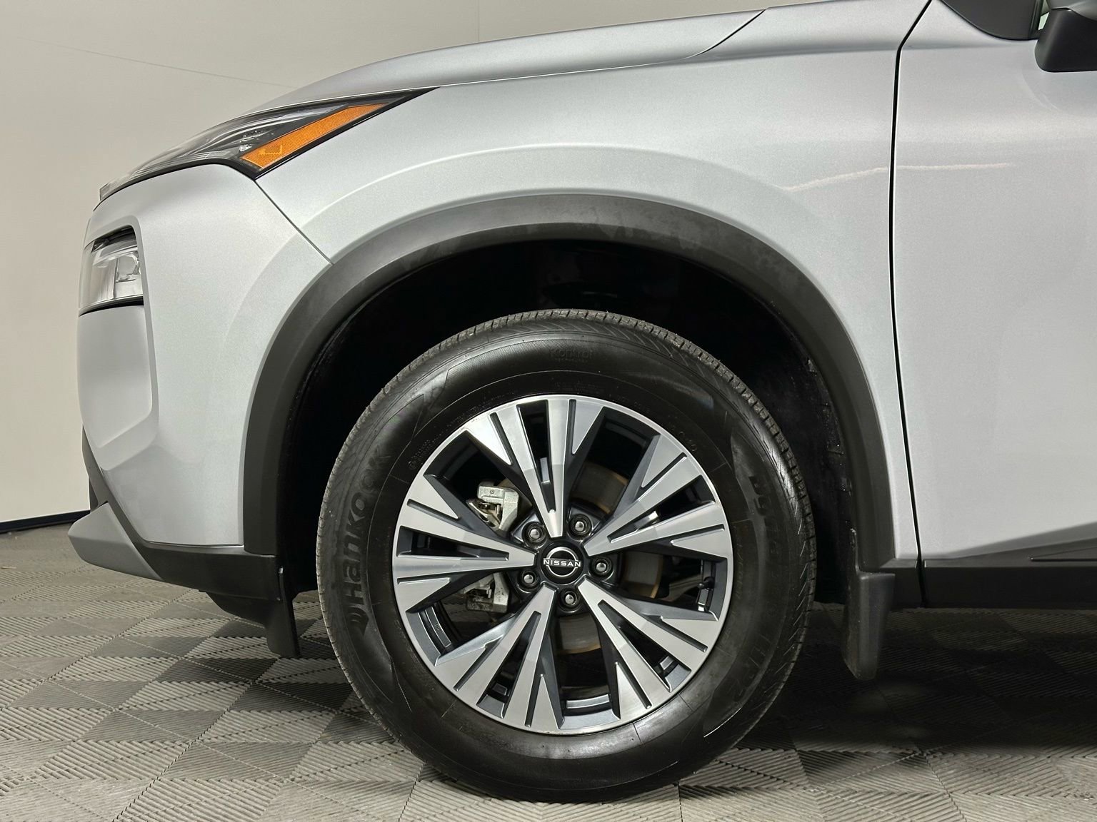 Used 2023 Nissan Rogue SV image 8