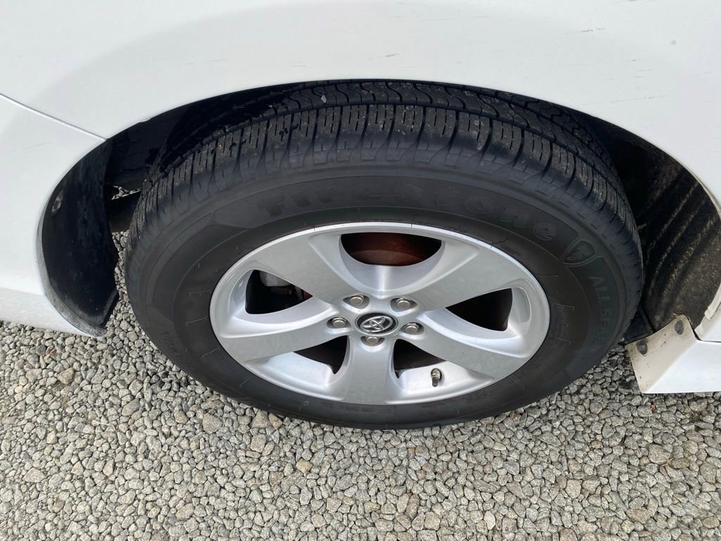 Used 2020 Toyota Sienna L image 24