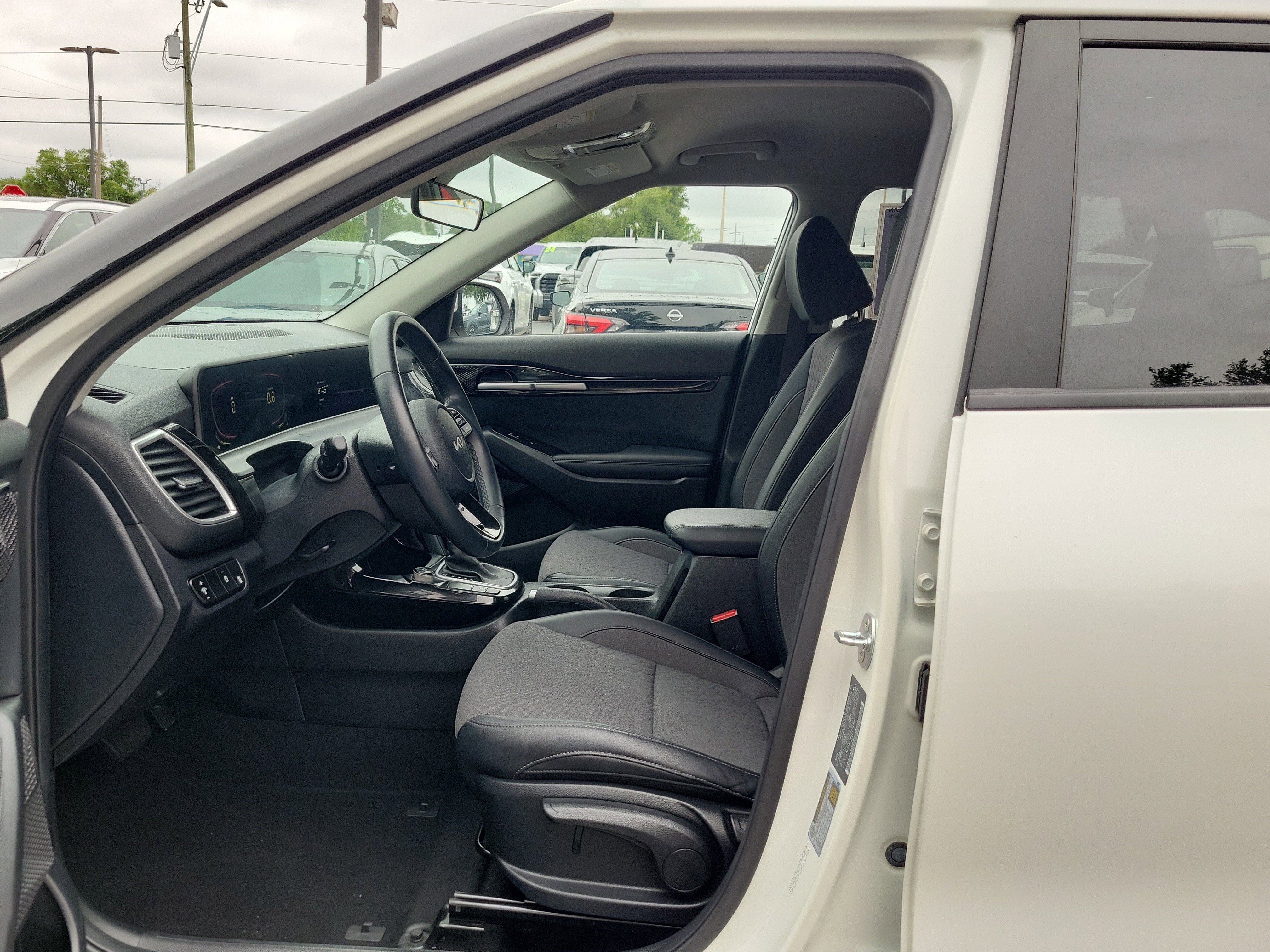Used 2025 Kia Seltos S FWD image 19
