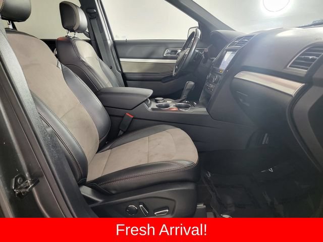 Used 2017 Ford Explorer XLT w/ Equipment Group 202A AWD/4WD image 17