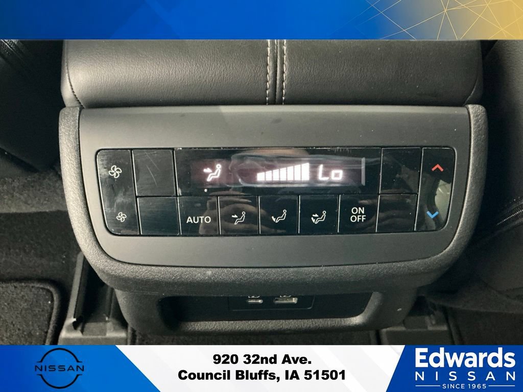 Used 2025 Nissan Pathfinder SL AWD/4WD image 19