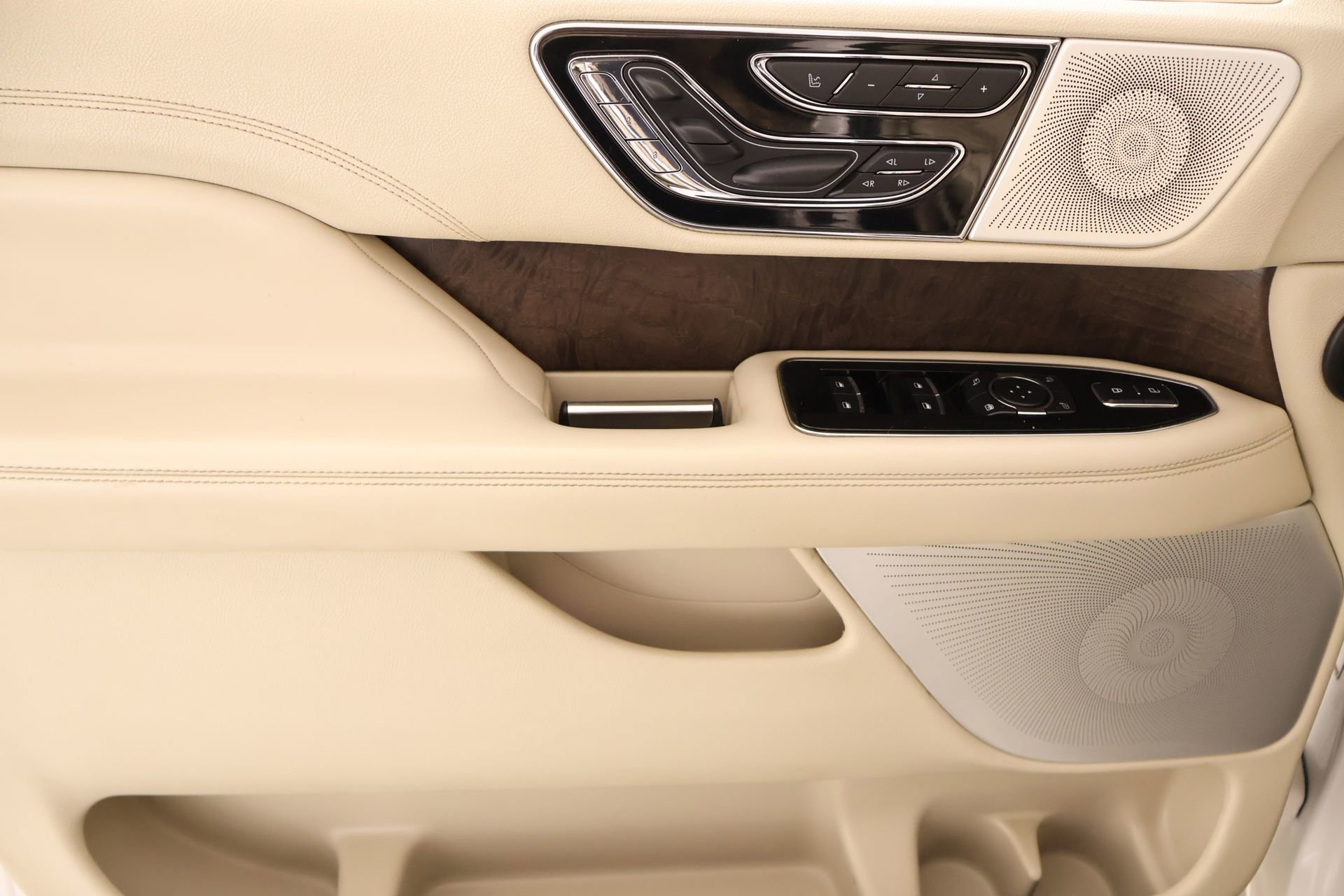 Used 2019 Lincoln Navigator Reserve AWD/4WD image 19