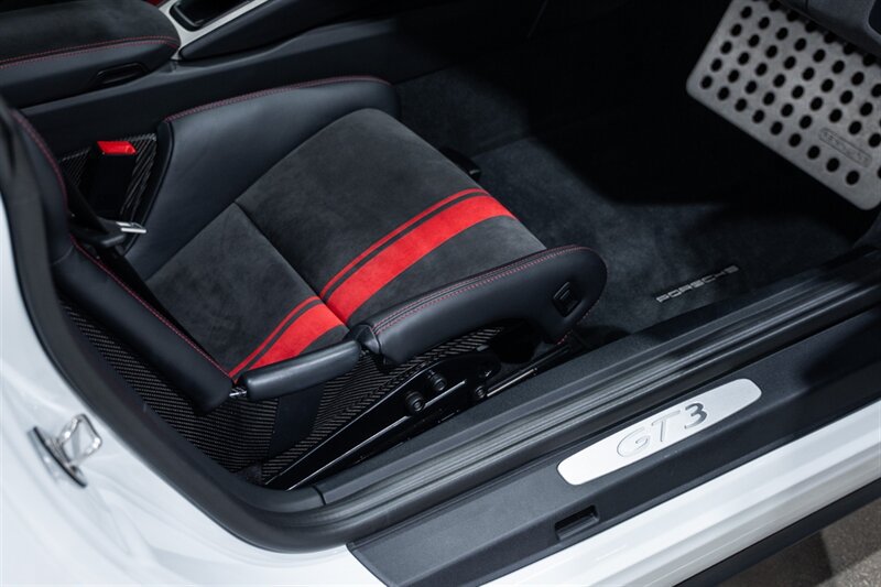 Used 2018 Porsche 911 GT3 RWD image 32