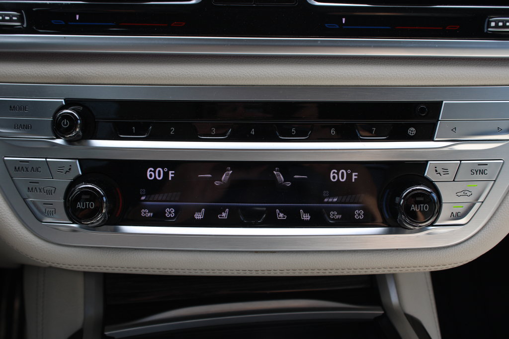 Used 2021 BMW 740i w/ M Sport Package RWD image 22