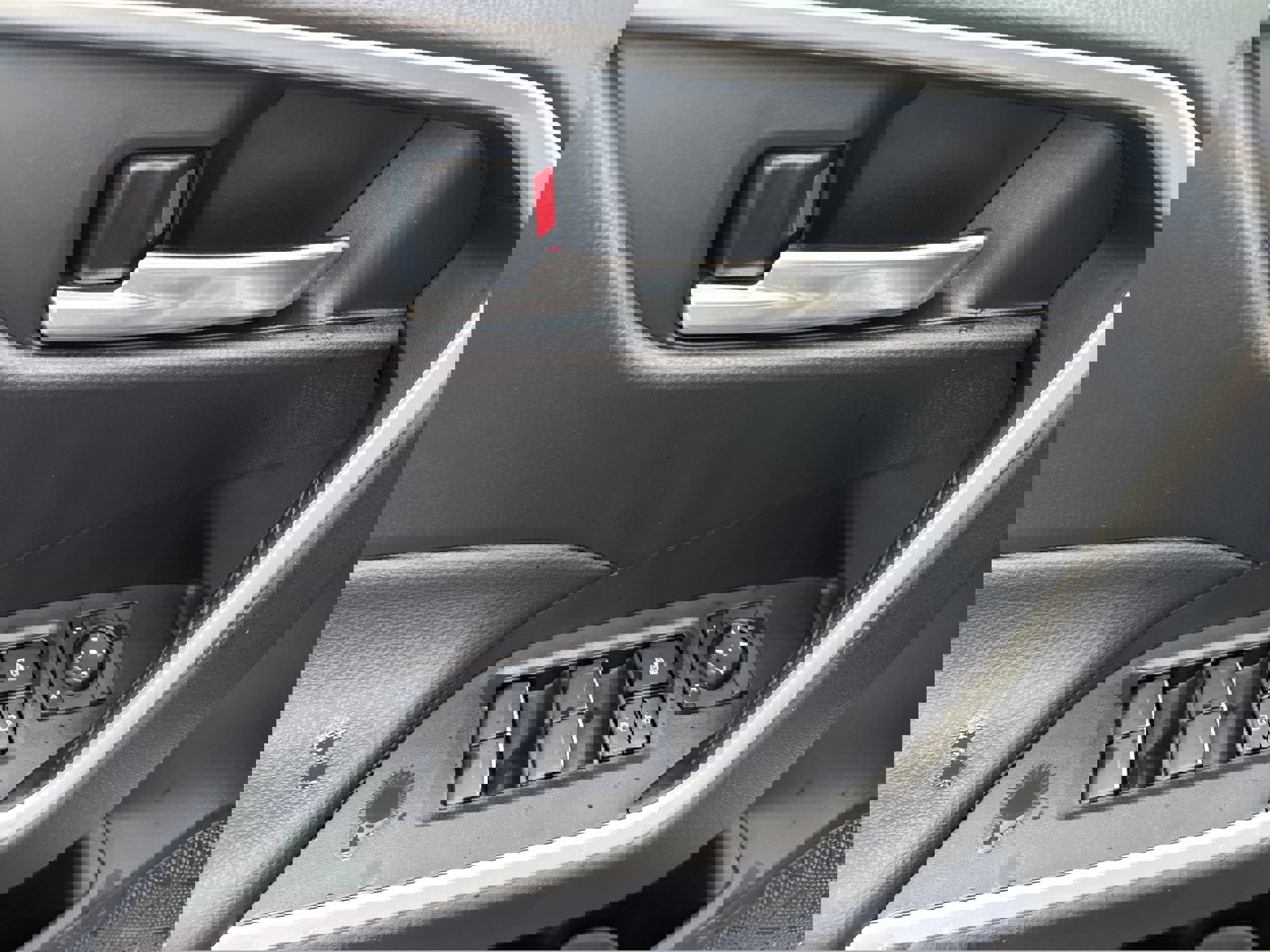 Used 2022 Toyota RAV4 XLE w/ XLE Grade Weather Package AWD/4WD image 8