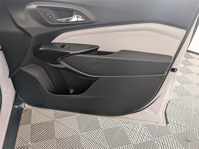 Used 2025 Chevrolet Trax LT w/ LT Convenience Package image 32