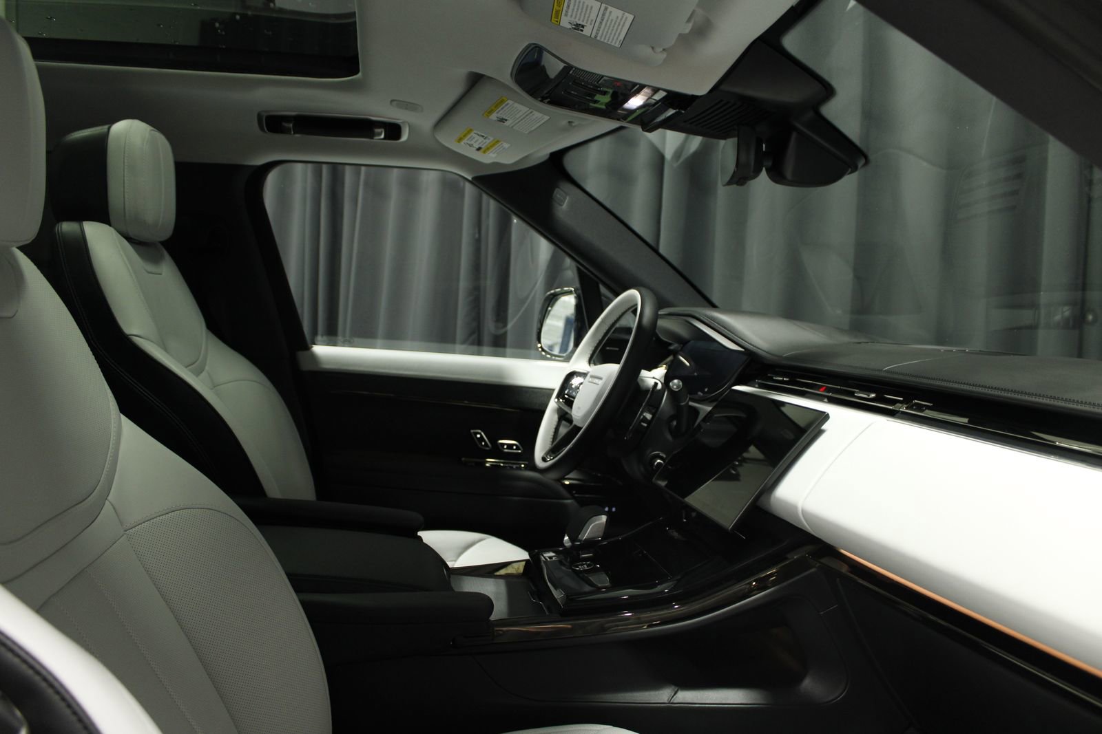 Used 2025 Land Rover Range Rover Sport Dynamic SE image 30