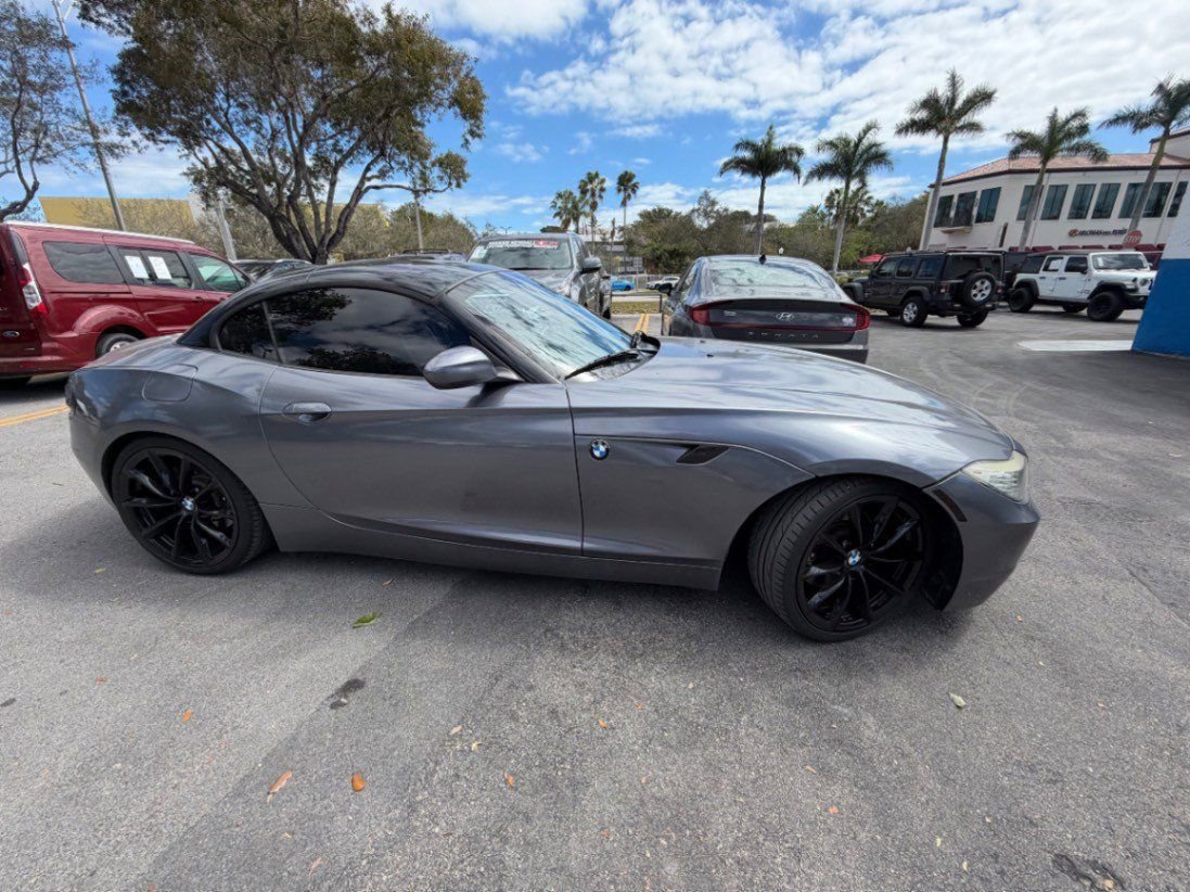 Used 2011 BMW Z4 sDrive35i image 3