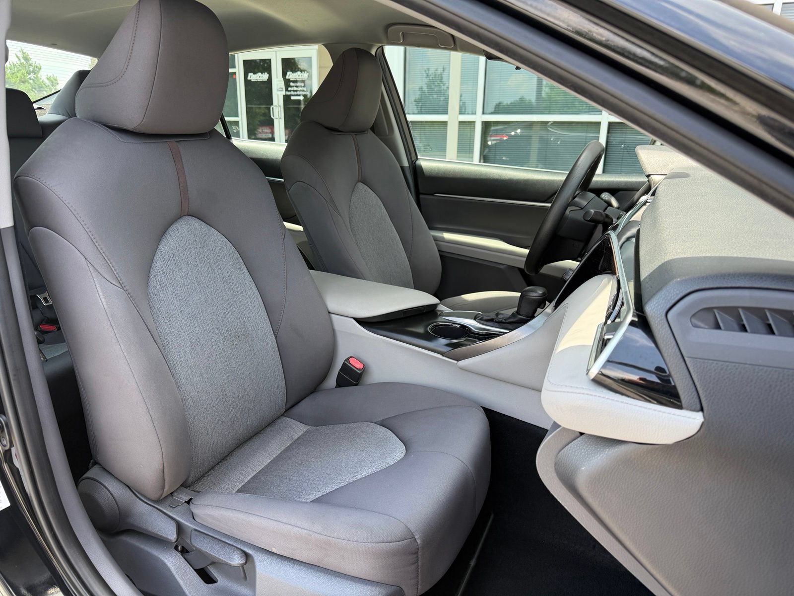 Used 2018 Toyota Camry LE FWD image 36