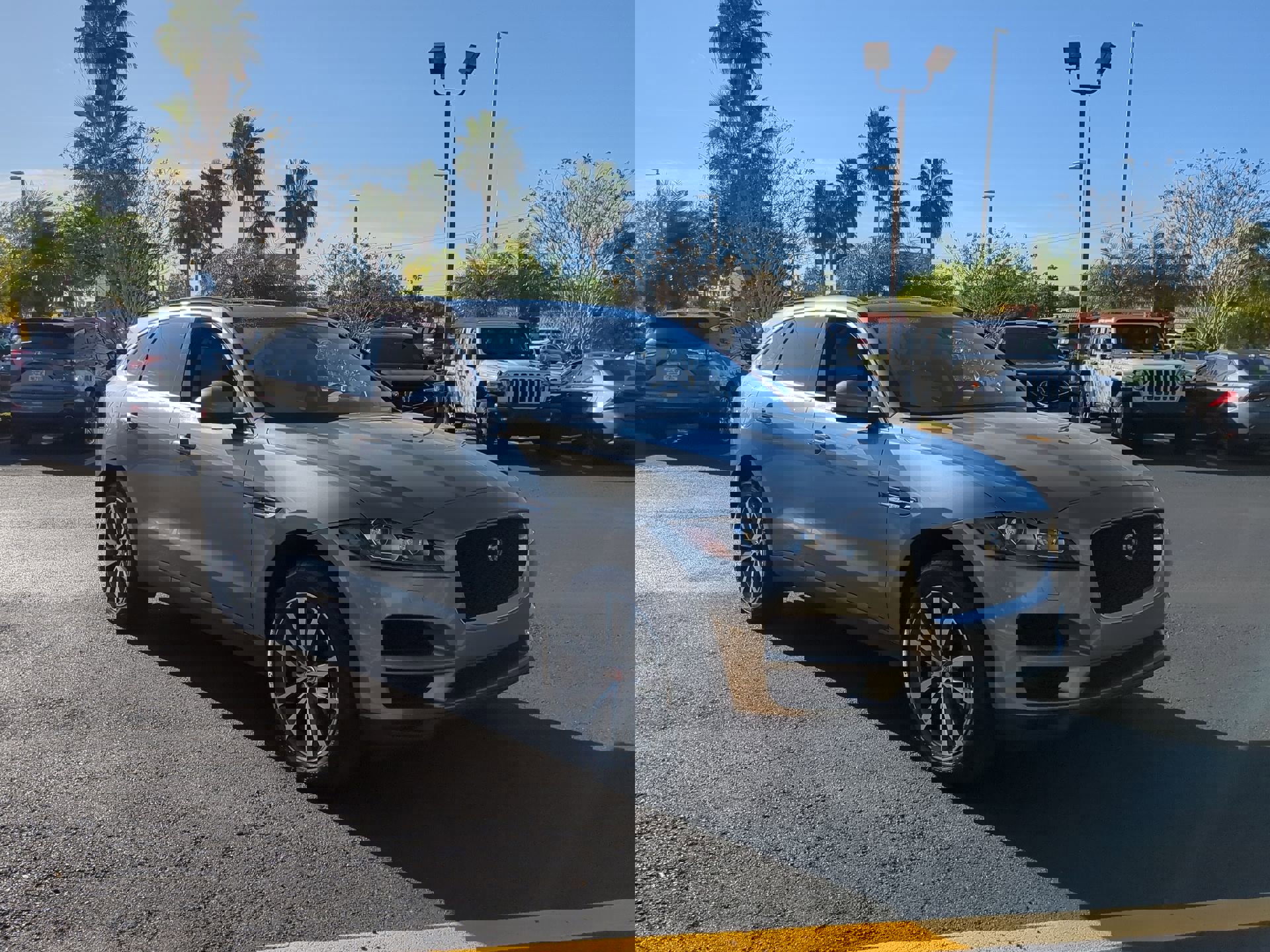 Used 2018 Jaguar F-PACE Prestige image 2