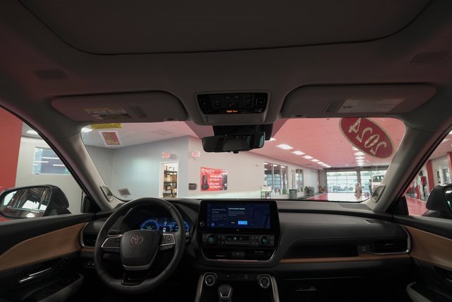 Used 2024 Toyota Grand Highlander Platinum image 38