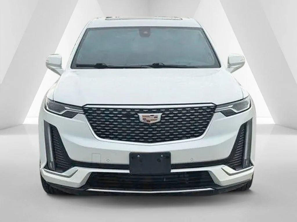 Used 2024 Cadillac XT6 Premium Luxury w/ Technology Package AWD/4WD image 2