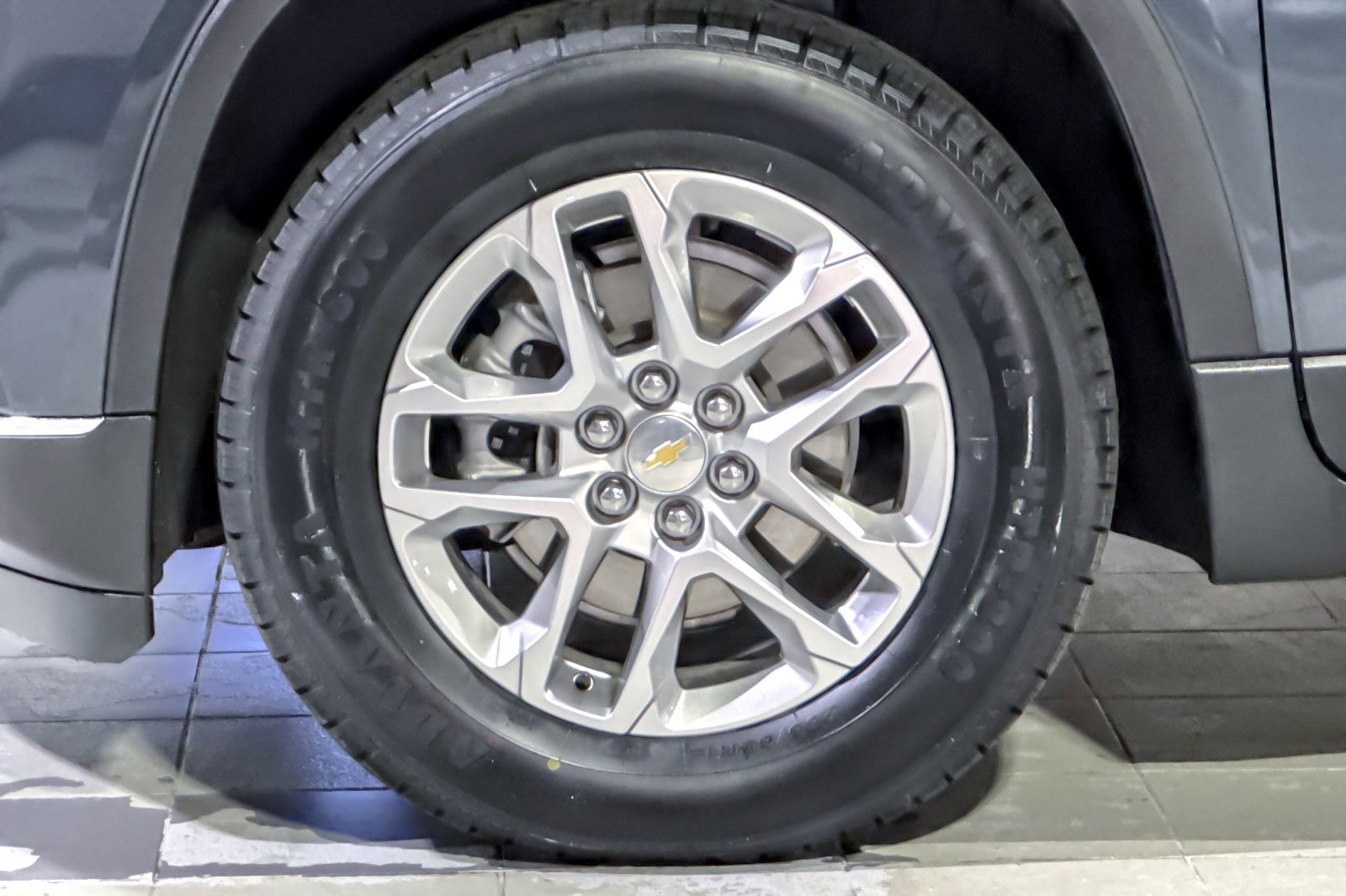 Used 2021 Chevrolet Traverse LT image 11