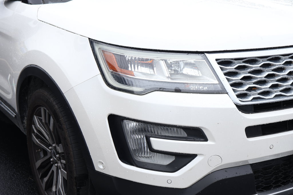 Used 2016 Ford Explorer Platinum AWD/4WD image 4