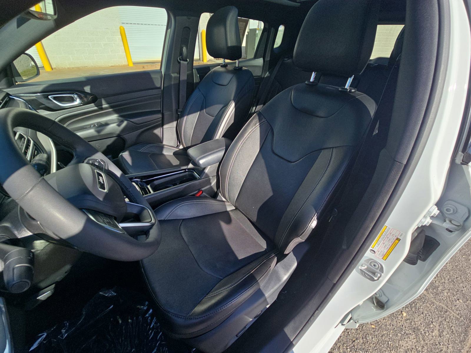 Used 2023 Jeep Compass High Altitude w/ Driver Assist Group I AWD/4WD image 17