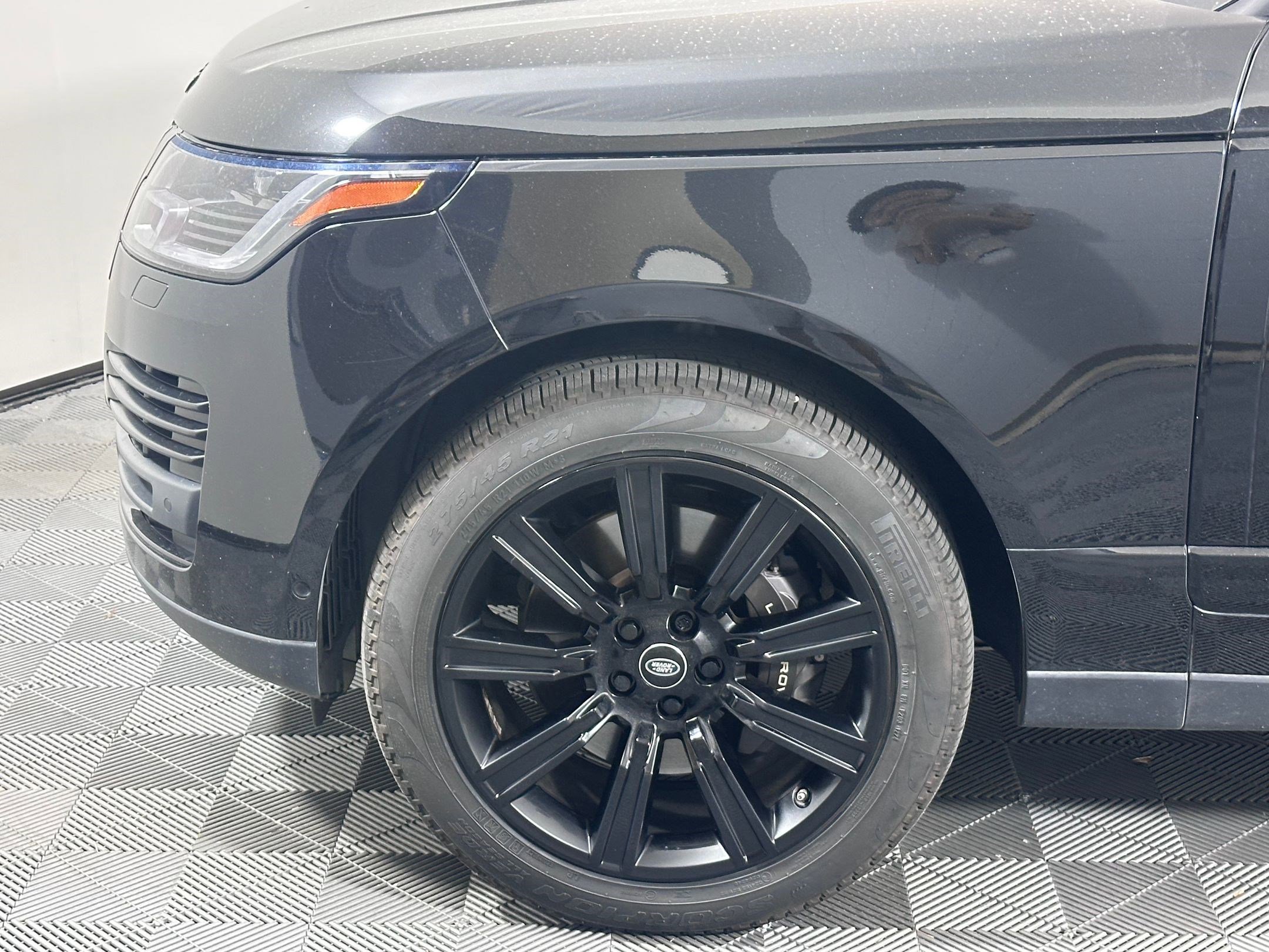 Used 2020 Land Rover Range Rover HSE image 9
