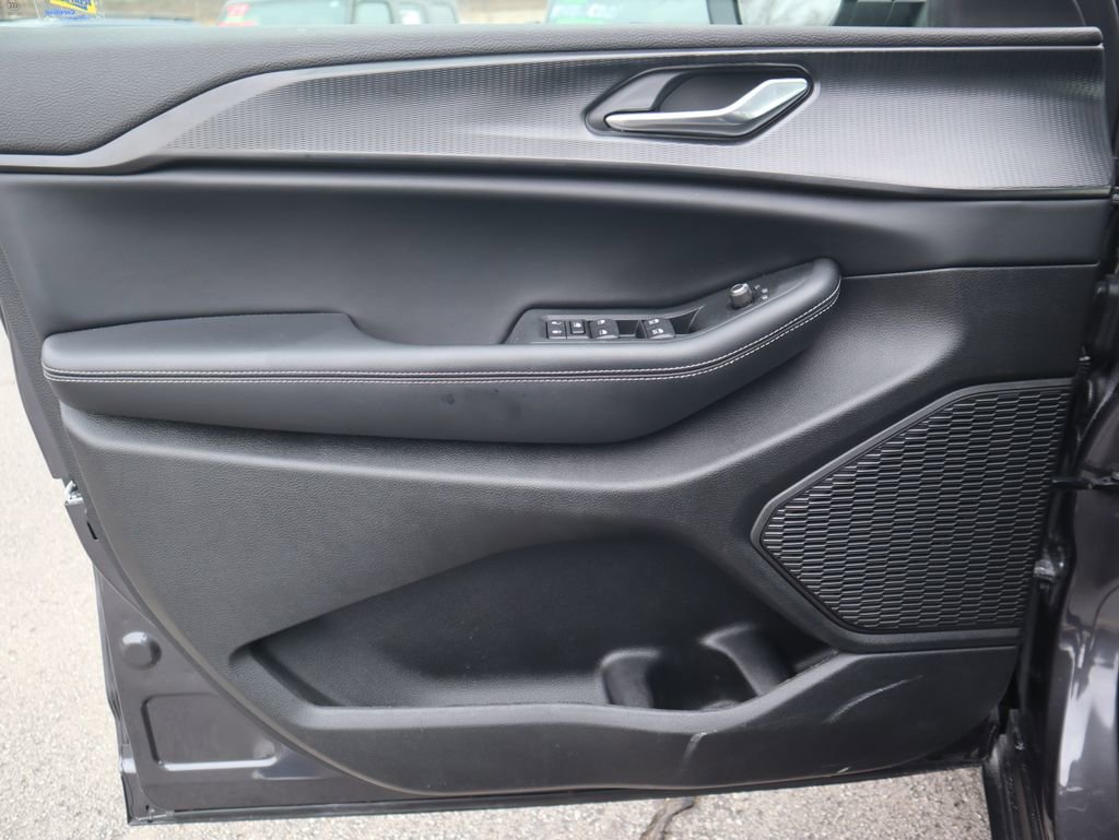 Used 2025 Jeep Grand Cherokee L Laredo image 20