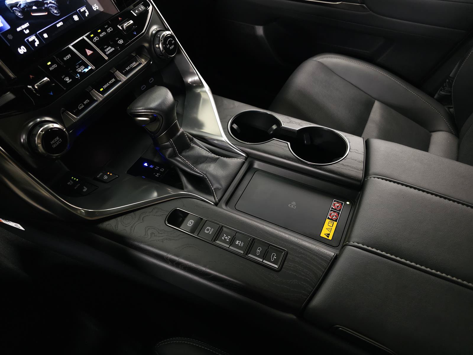 Used 2025 Lexus LX 600 4WD w/ Accessory Package (2T) image 35