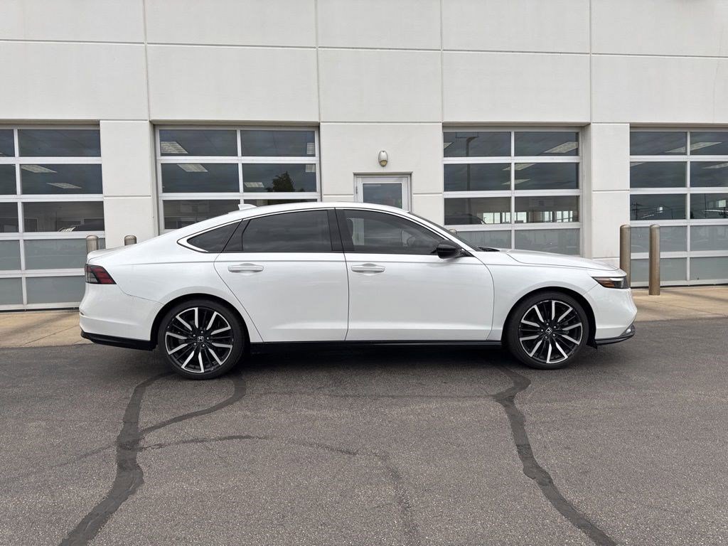 Certified 2023 Honda Accord Touring image 3