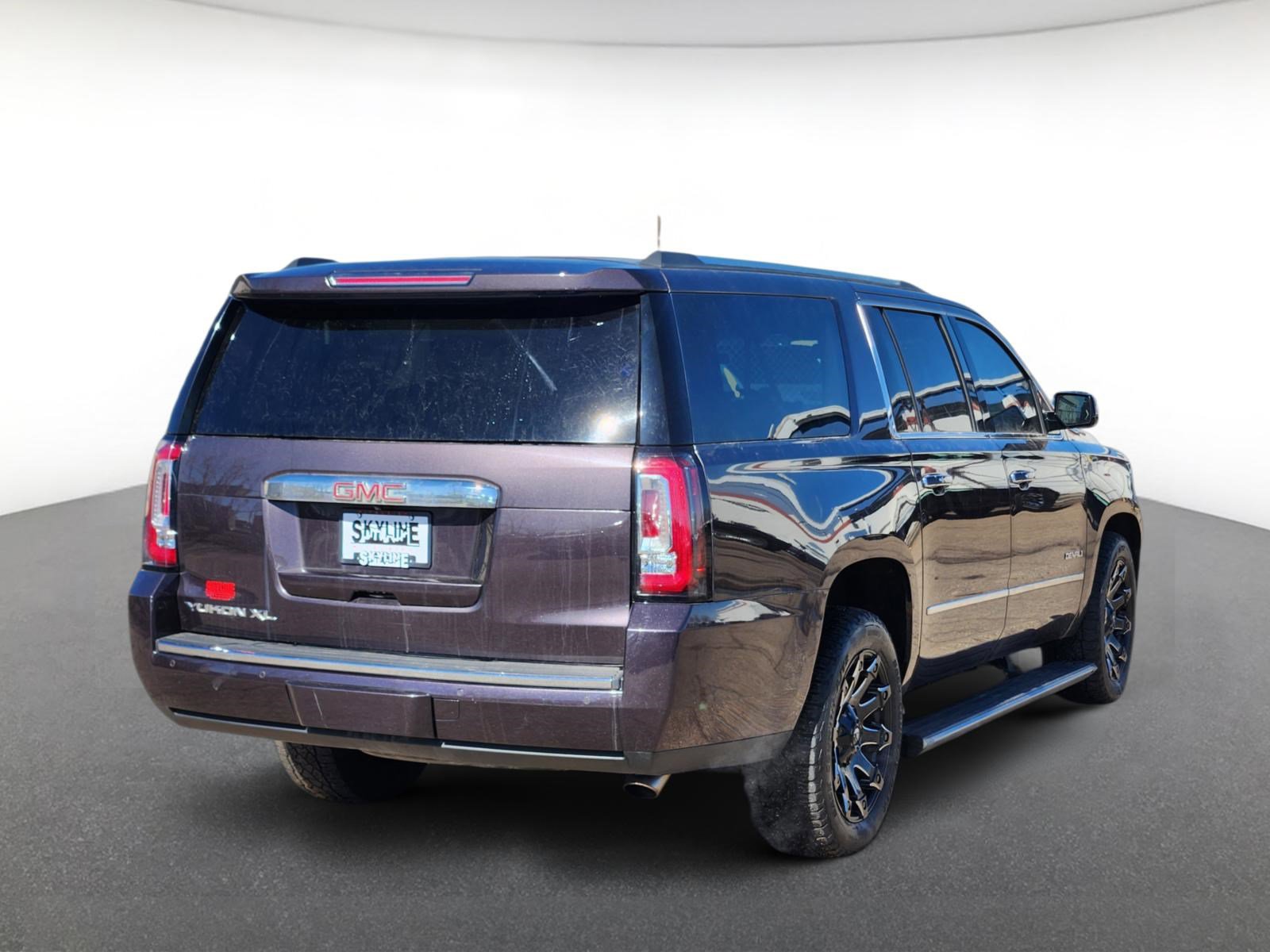 Used 2015 GMC Yukon XL Denali image 3