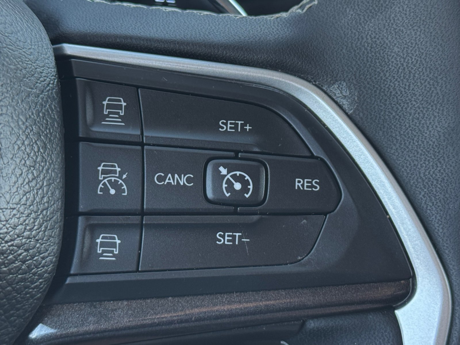 Used 2023 Jeep Grand Cherokee Laredo image 18