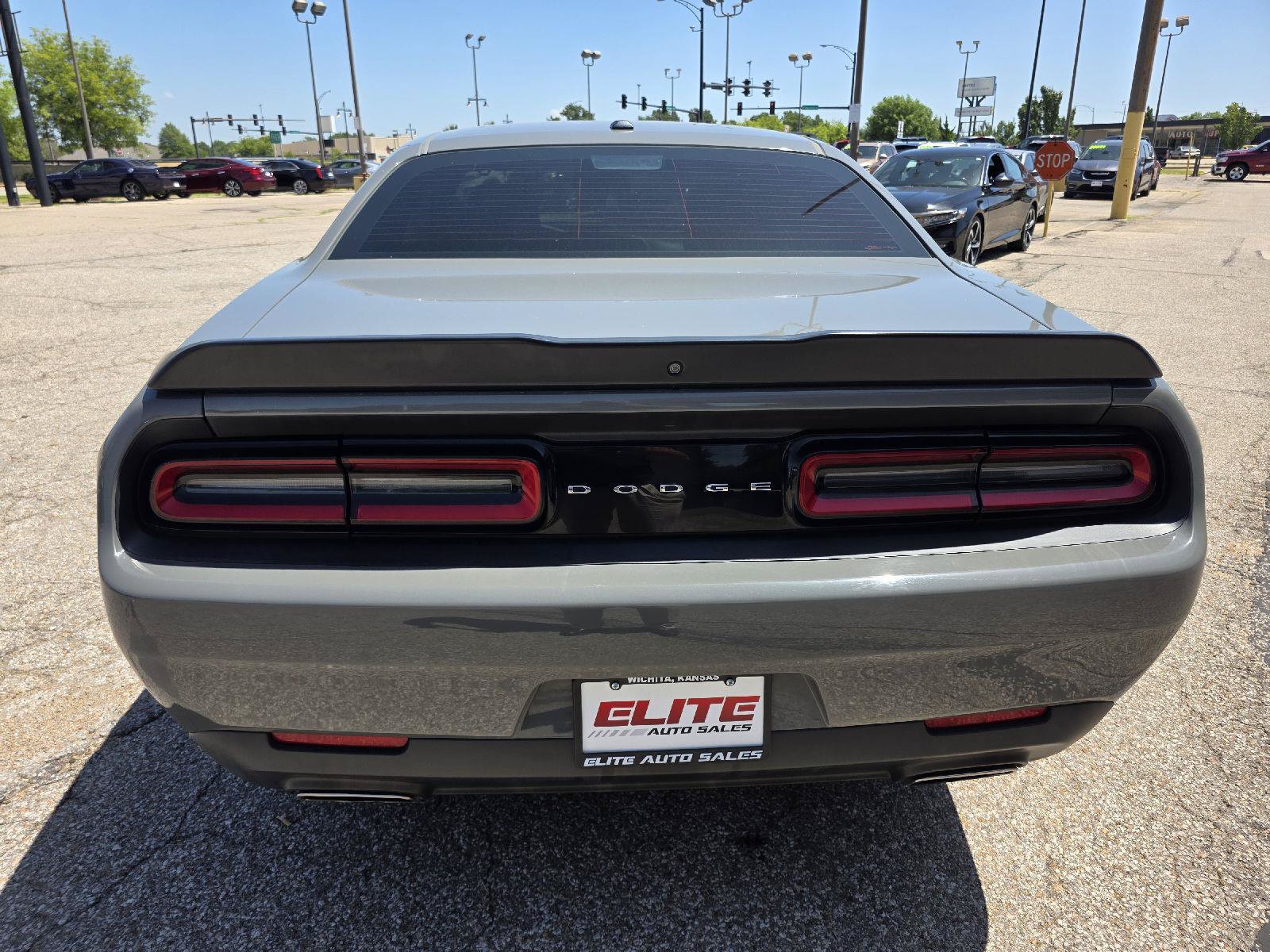 Used 2019 Dodge Challenger SXT w/ Blacktop Package RWD image 6