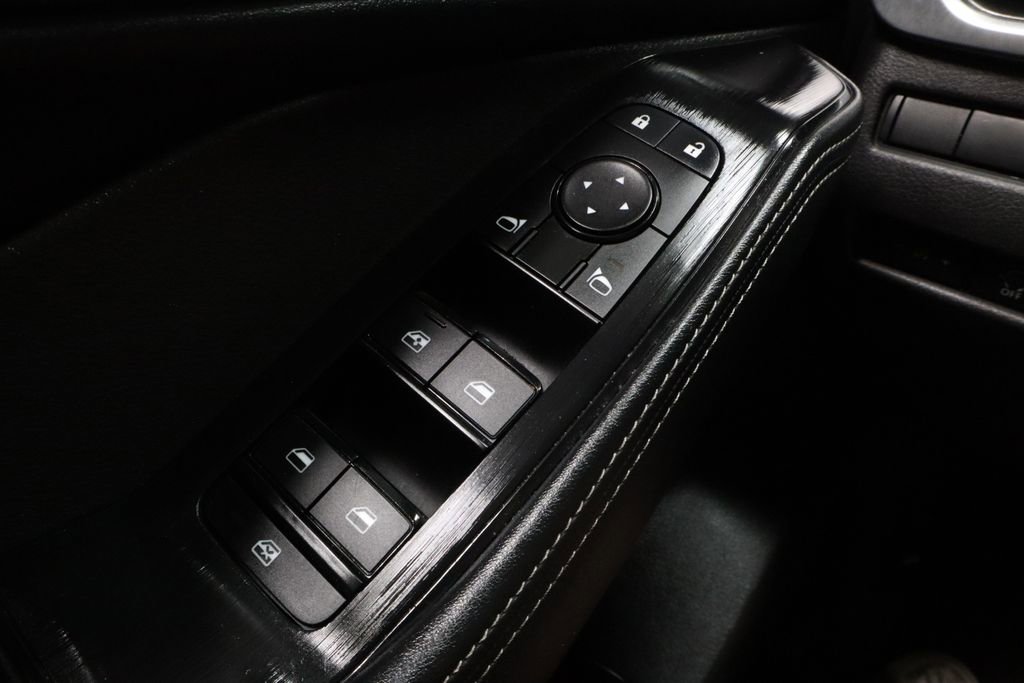 Certified 2025 Nissan Rogue SV image 25