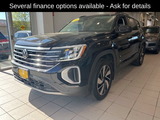 Used 2024 Volkswagen Atlas SE w/ Panoramic Sunroof Package AWD/4WD image 3