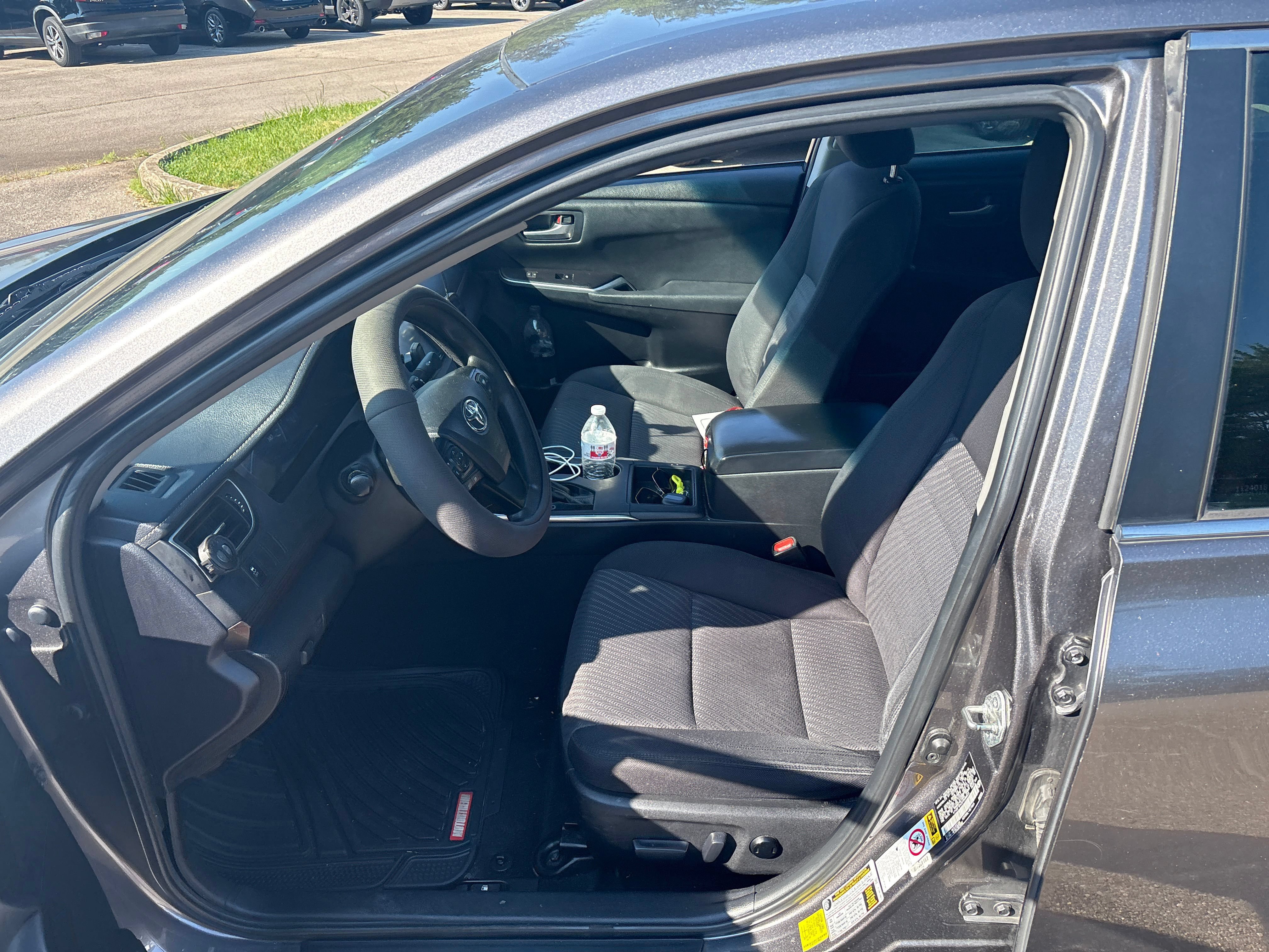 Used 2015 Toyota Camry LE FWD image 3