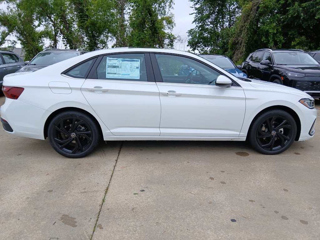 New 2026 Volkswagen Jetta SE FWD image 6
