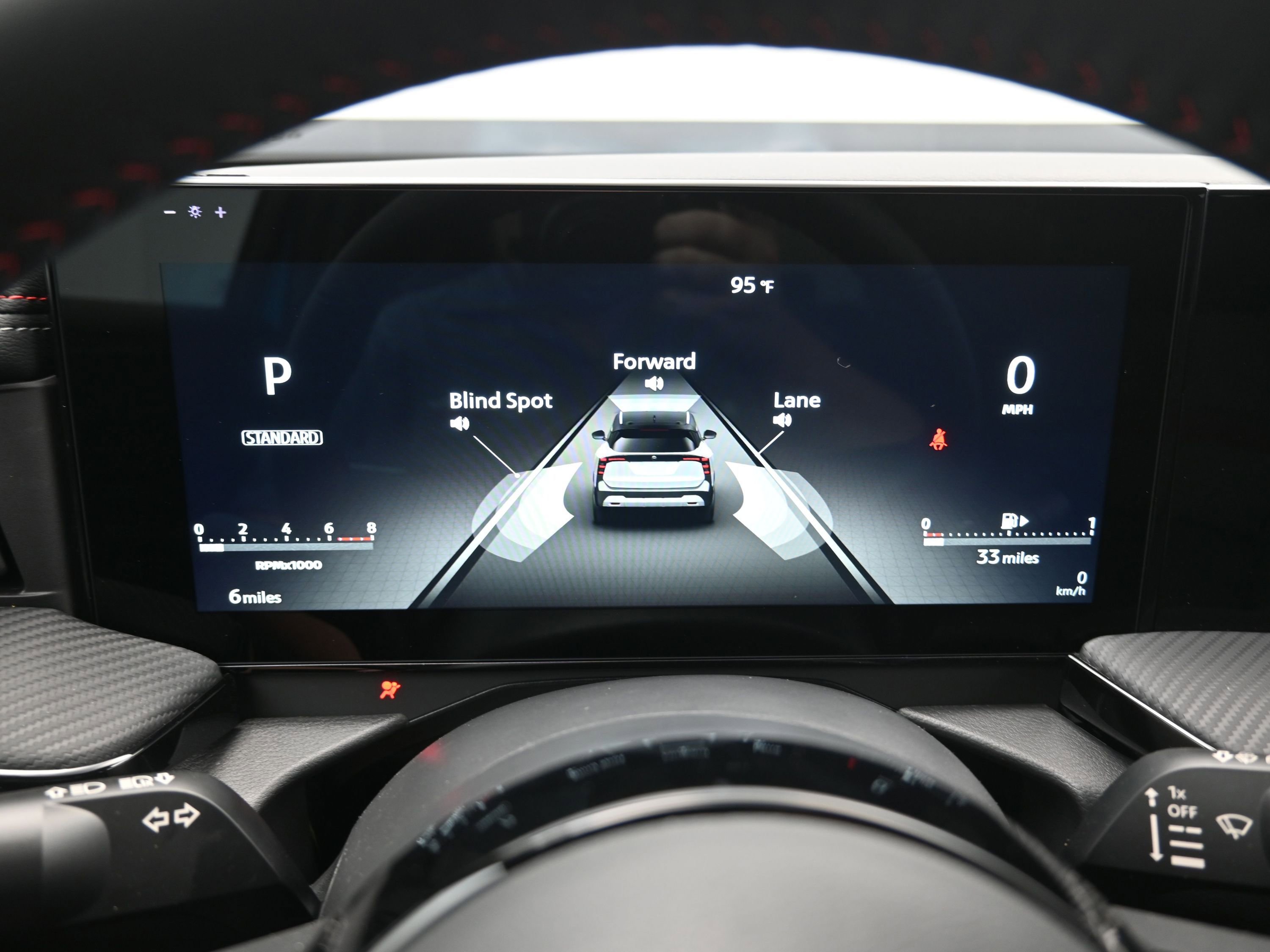 New 2025 Nissan Kicks SR image 13