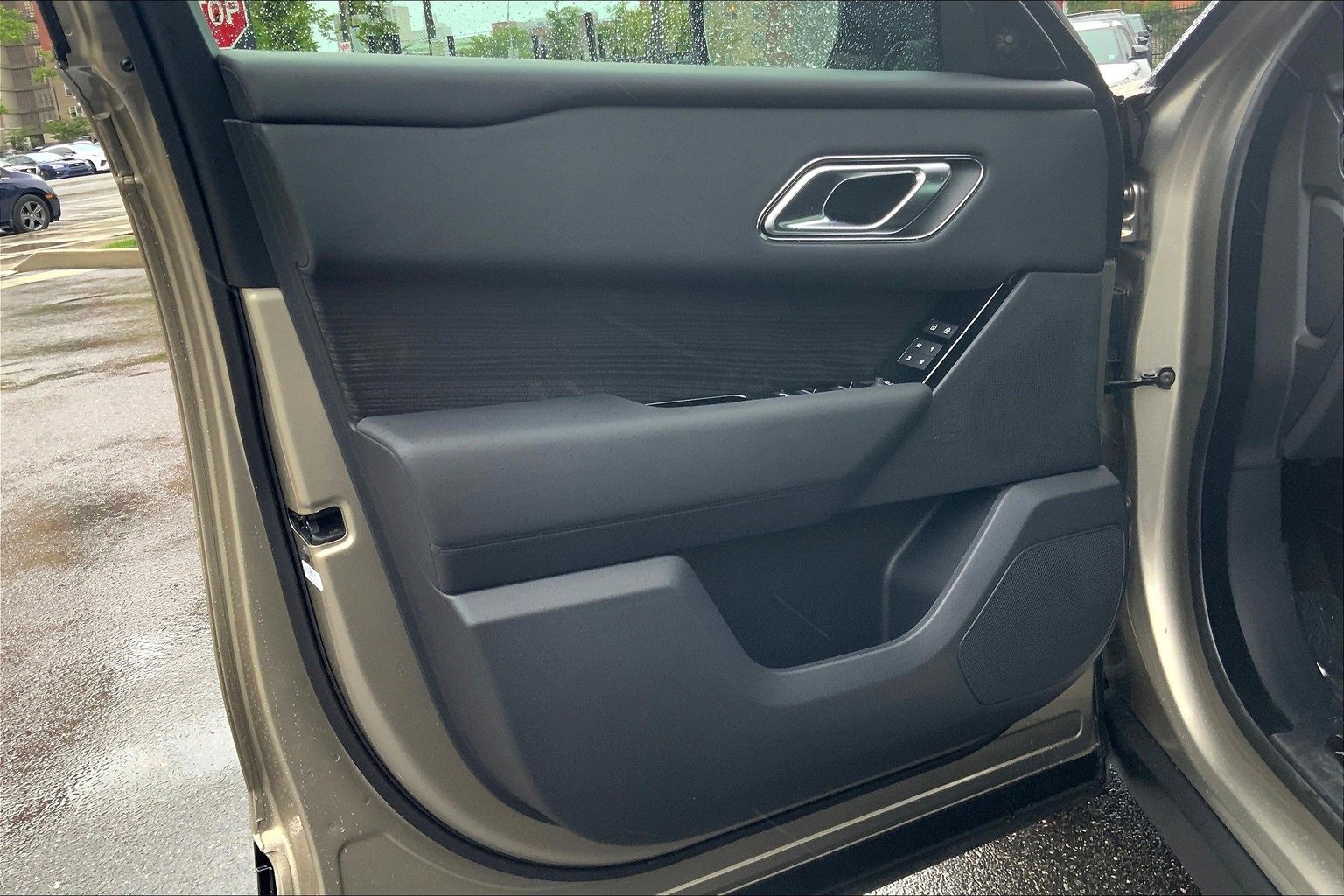 New 2026 Land Rover Range Rover Velar Dynamic SE image 10