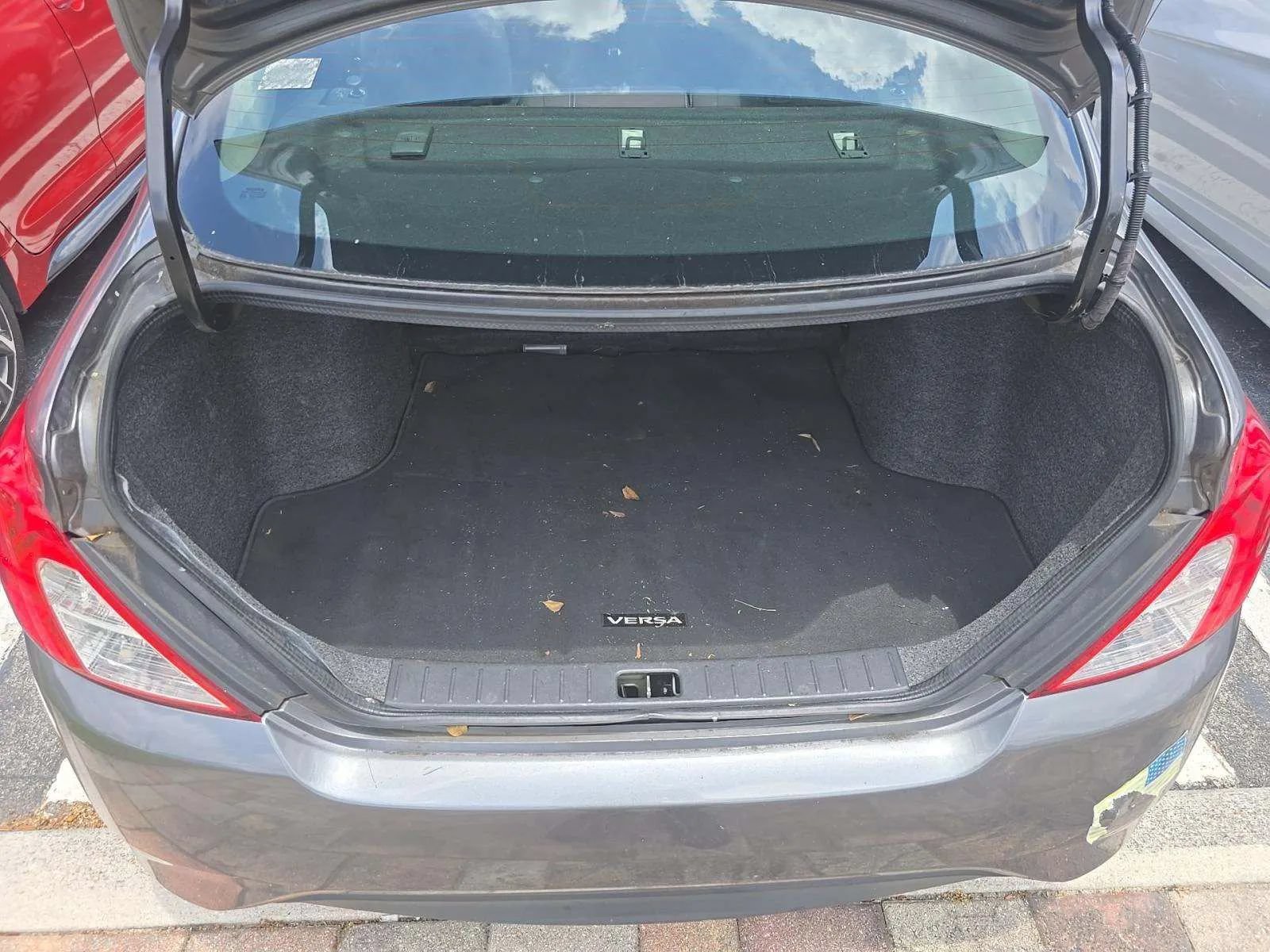 Used 2017 Nissan Versa SV FWD image 10