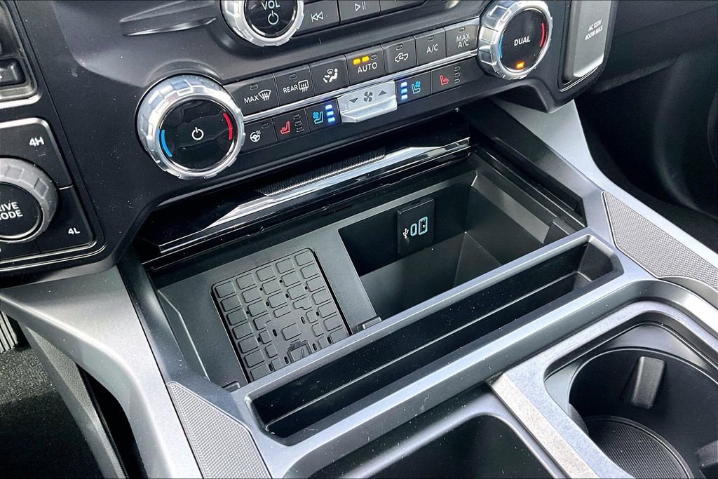 New 2026 Ford F250 Lariat w/ Black Appearance Package image 24