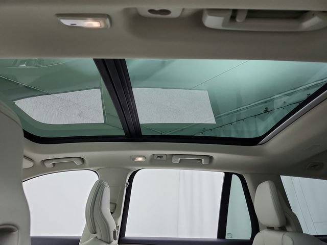 Certified 2025 Volvo XC90 T8 Plus w/ Protection Package Premier AWD/4WD image 31
