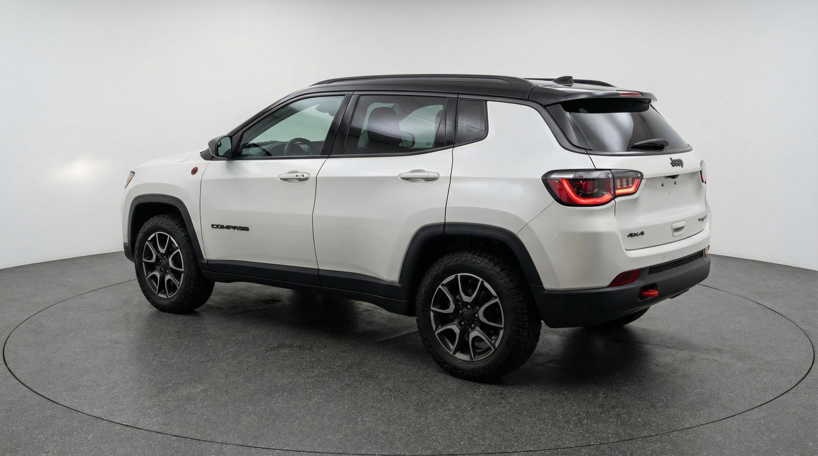 Used 2025 Jeep Compass Trailhawk AWD/4WD image 6