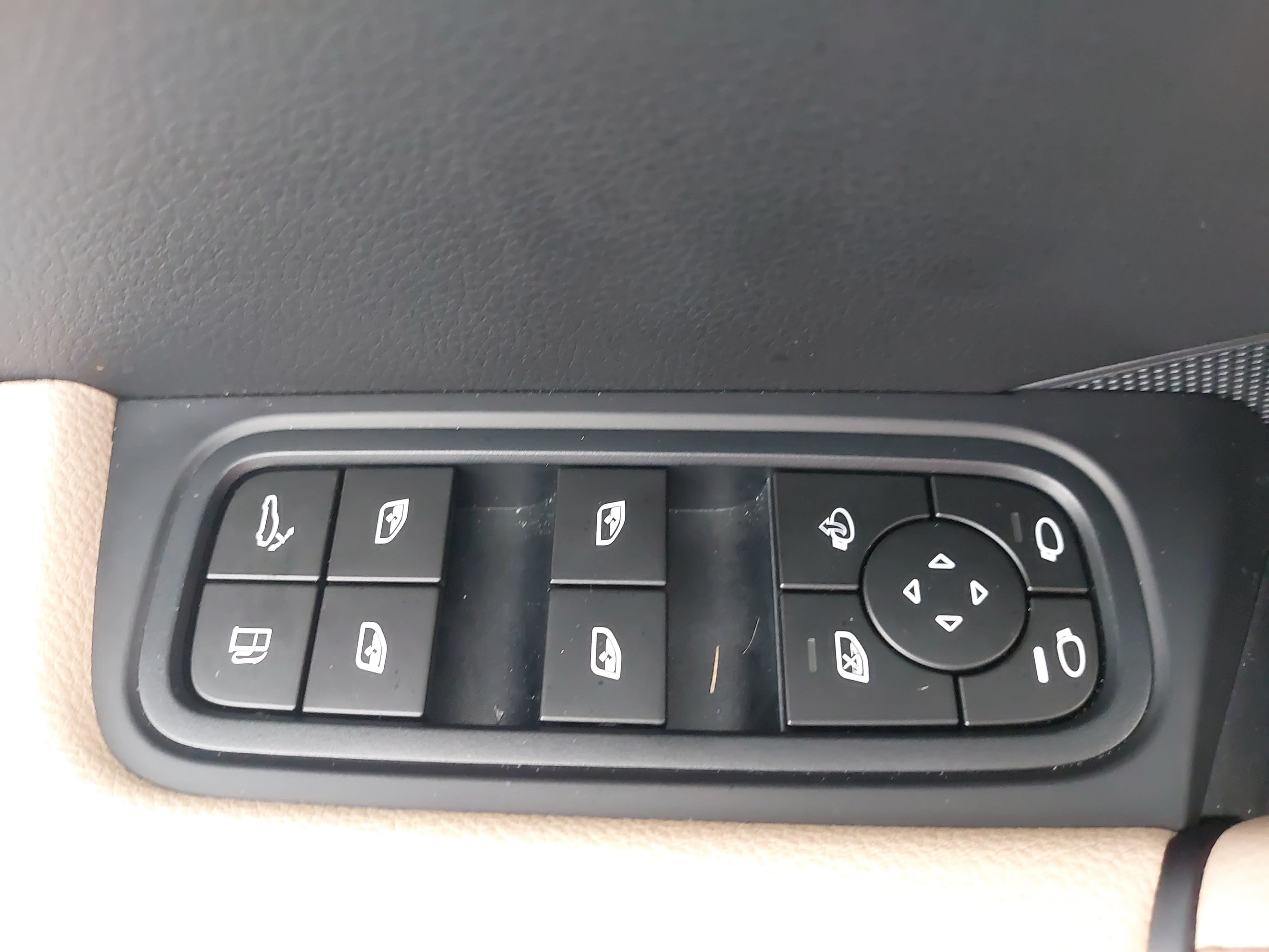 Certified 2026 Porsche Cayenne E-Hybrid Coupe AWD/4WD image 30